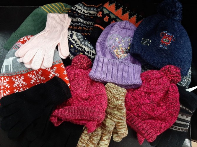 Çocuklar Üşümesin Kampanyamız kapsamında atkı ve berelerimiz gelmeye devam ediyor.