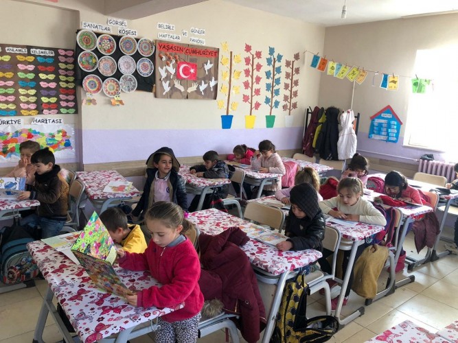 Şırnak - Uludere Üçtepe İlkokulu ve Ortaokulu öğrencileri sevinçlerini sizlerle paylaşıyor.