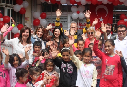 1000 Çocuğa 1000 Oyuncak 1000 Kitap