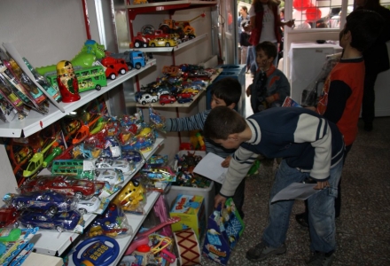 374 Çocuğumuza 734 Oyuncak Dağıttık