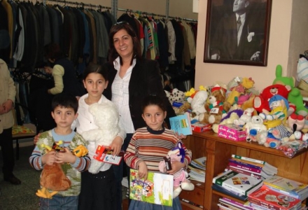 25 Nisan 2009 Çocuklara Oyuncak Dağıtımı
