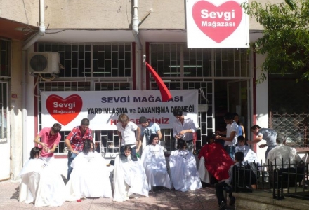 250 SEVGİ Çocuğunun Saçları Kesildi