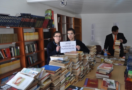 Arsin Anadolu Lisesi'ne Giden Kitap Yardımı