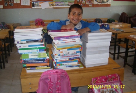 Kızıltepe Çiçekli İlköğretim Okulu'na Giden Yardım