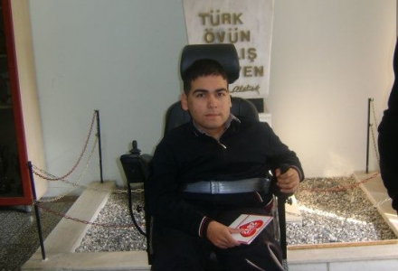 Mecnun'a Akülü Tekerlekli Sandalyesini Teslim Ettik