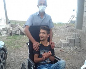 Merve ve Serdar'a özellikli tekerlekli sandalyelerini ulaştırdık.