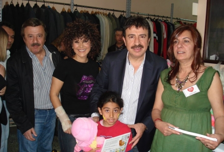 Sanatçı Dostlarımızla Oyuncak ve Kitap Dağıttık