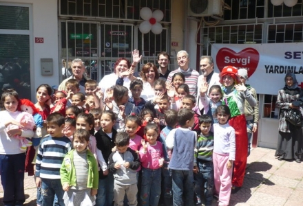 SEVGİ Çocuklarına Oyuncak, Kitap, Kıyafet Dağıttık