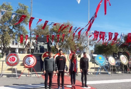 Bugün 10 Kasım Saat 9 u 5 geçe Atamızı Özlem ve Minnetle Andık