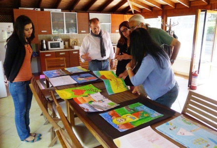 Sevgi Mağazası Yardımlaşma Derneği Resim ve Kompozisyon Seçimleri