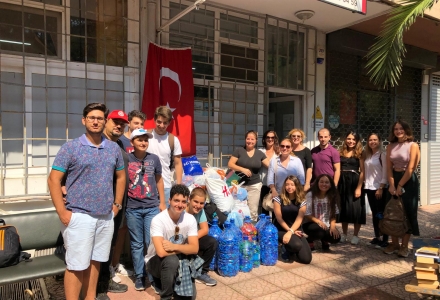 Sevgili Sarıyer Interact ve Rotaract Kulübü gençlerine, derneğimize ulaştırdıkları kitaplar ve plastik kapaklar için teşekkür ederiz