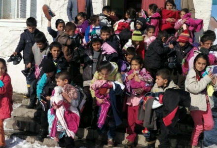 Van Özalp ilçesi mezra ilkokuluna kolilerimiz ulaştı